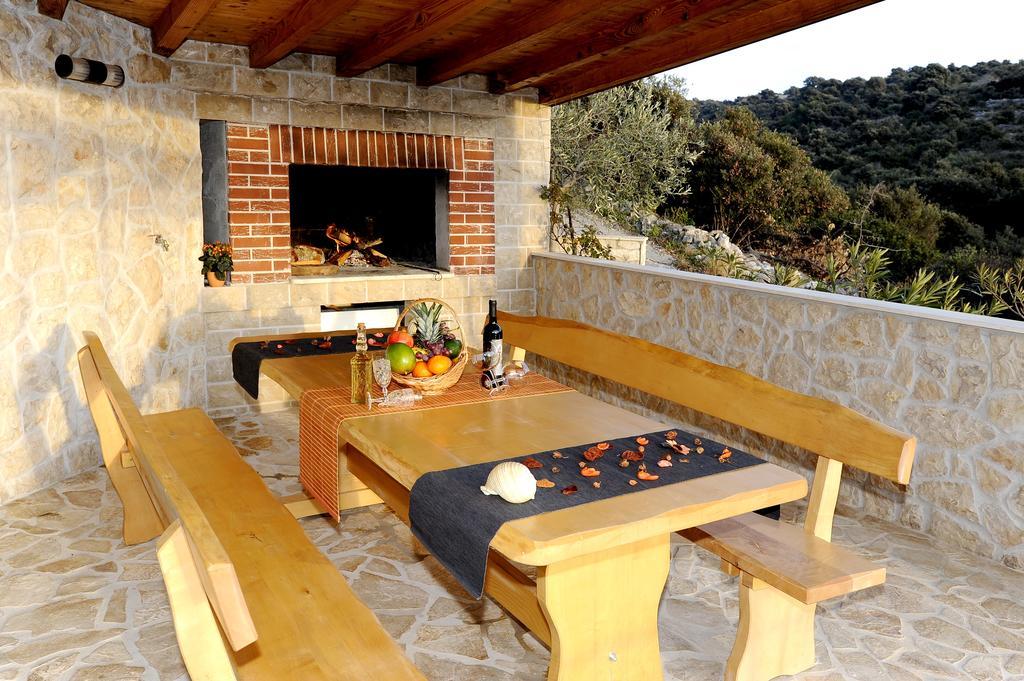 Holiday Home Mirna Vala Sevid Exterior photo
