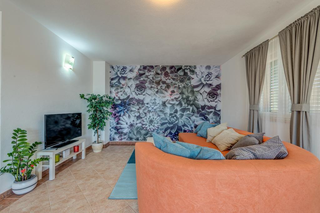 Holiday Home Mirna Vala Sevid Exterior photo